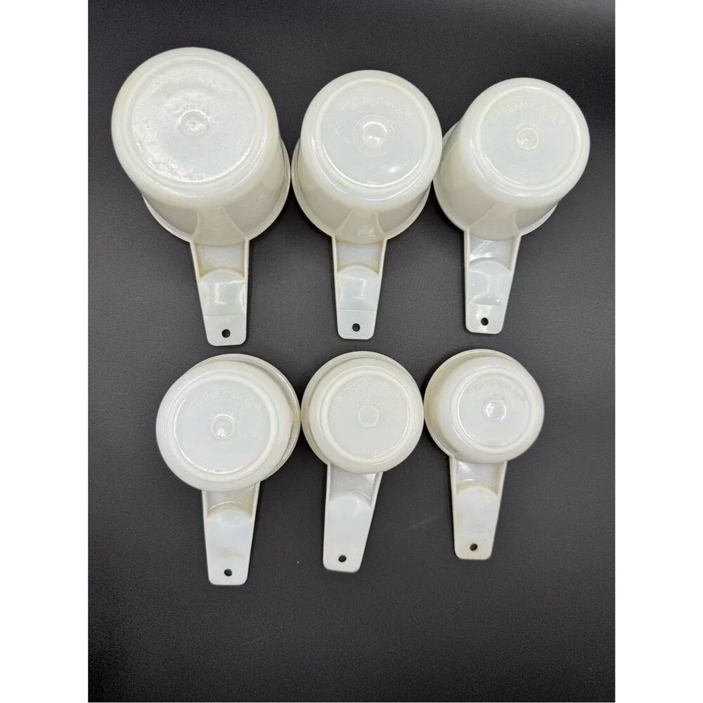 Set of 6 Tupperware Speckled White Measuring Cups